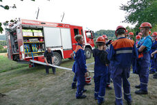 Naumburger Jugendfeuerwehr hilft an der Weingartenkapelle (Foto: Karl-Franz Thiede)